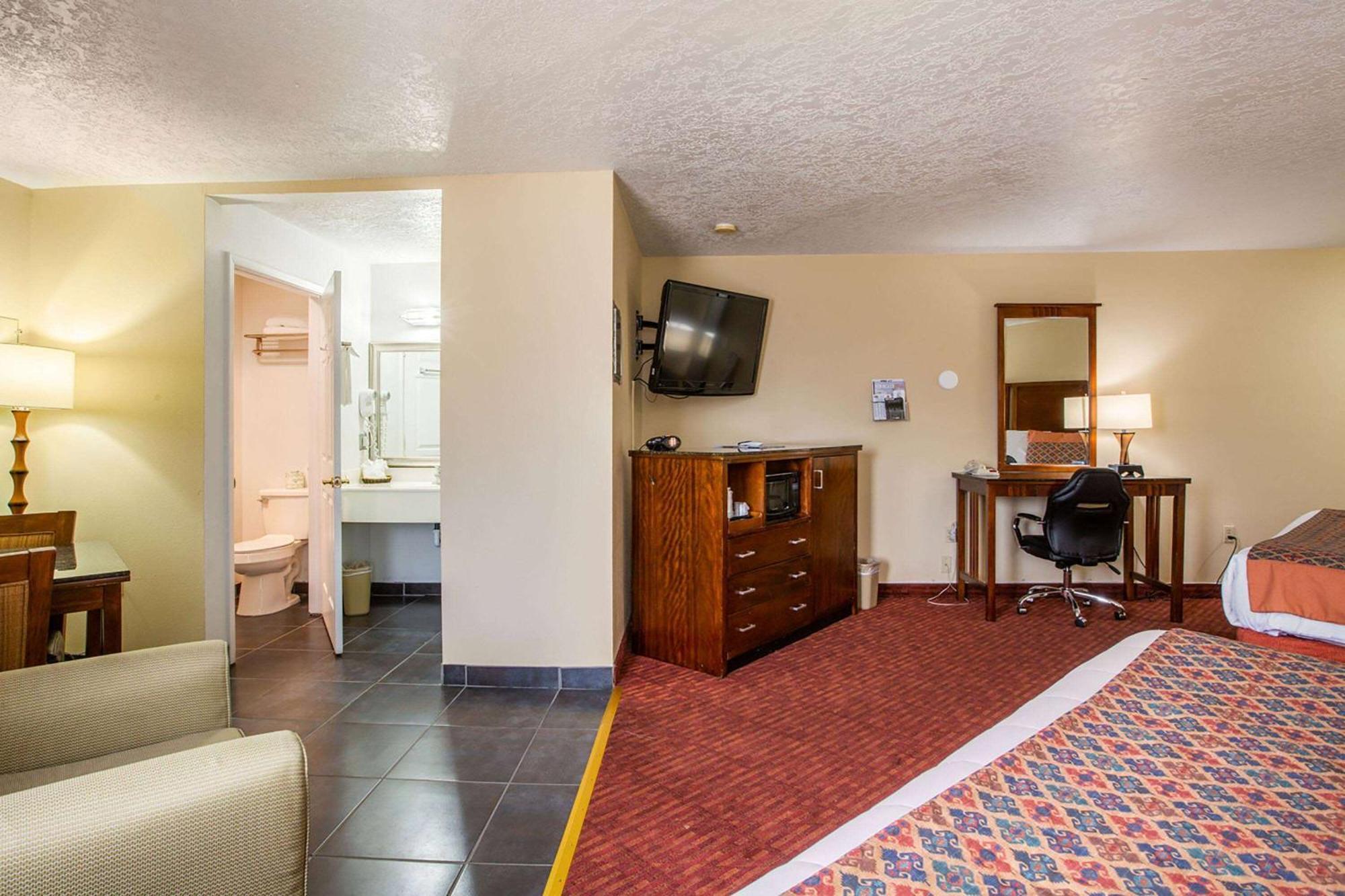 Sandia Peak Inn Old Town Abq, A Howard Johnson By Wyndham แอลบูเคอร์คี ภายนอก รูปภาพ